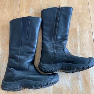 Women’s Keen Silverton black leather insulated boots